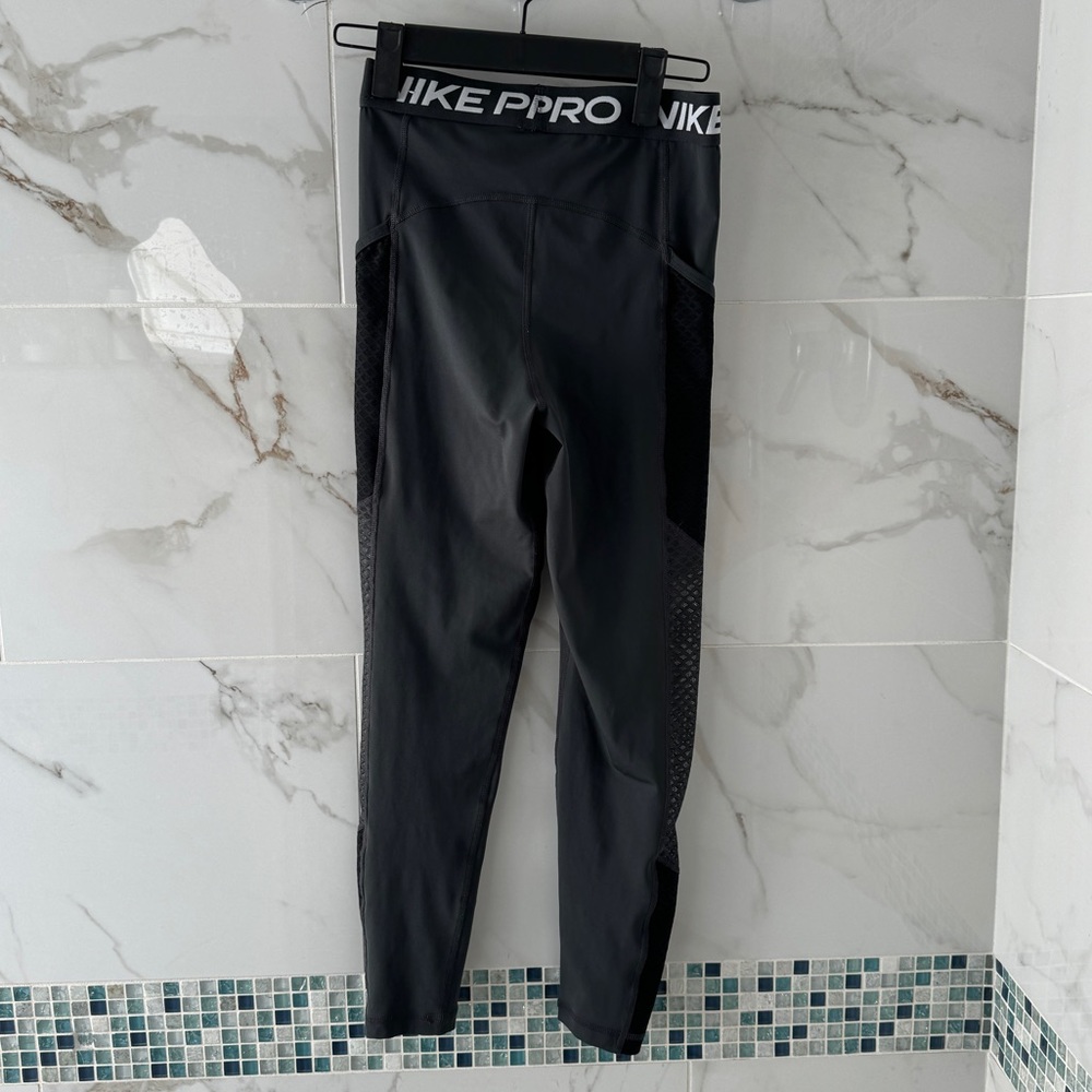 REVOLVE - NIKE |‎ HIGH RISE 7/8 LEGGING - Picture 8 of 9